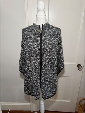 Le Moda Black and White Knit Poncho with Front Zipper, One Size
